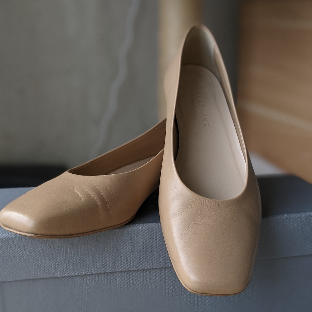 Everlane 90's Flats in Tan